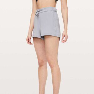 Lululemon On the Fly Short Woven 2.5" in Silverscreen